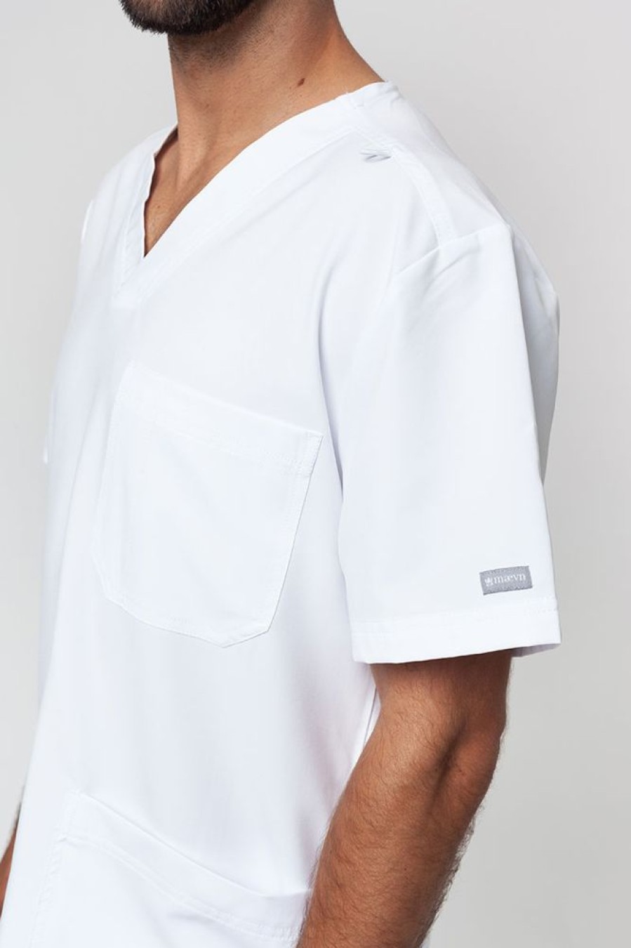 On Maevn Uniforms | Bluza Medyczna Meska Maevn Momentum Men V-Neck Biala