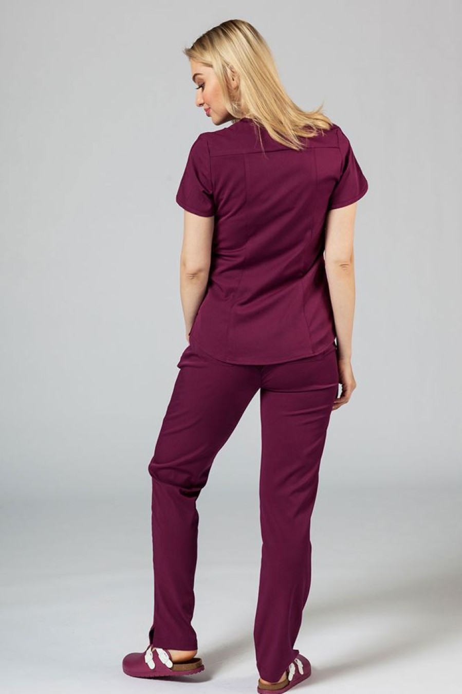 Ona Adar Medical Uniforms | Komplet Medyczny Adar Uniforms Yoga Wisniowy (Z Bluza Modern - Elastic)