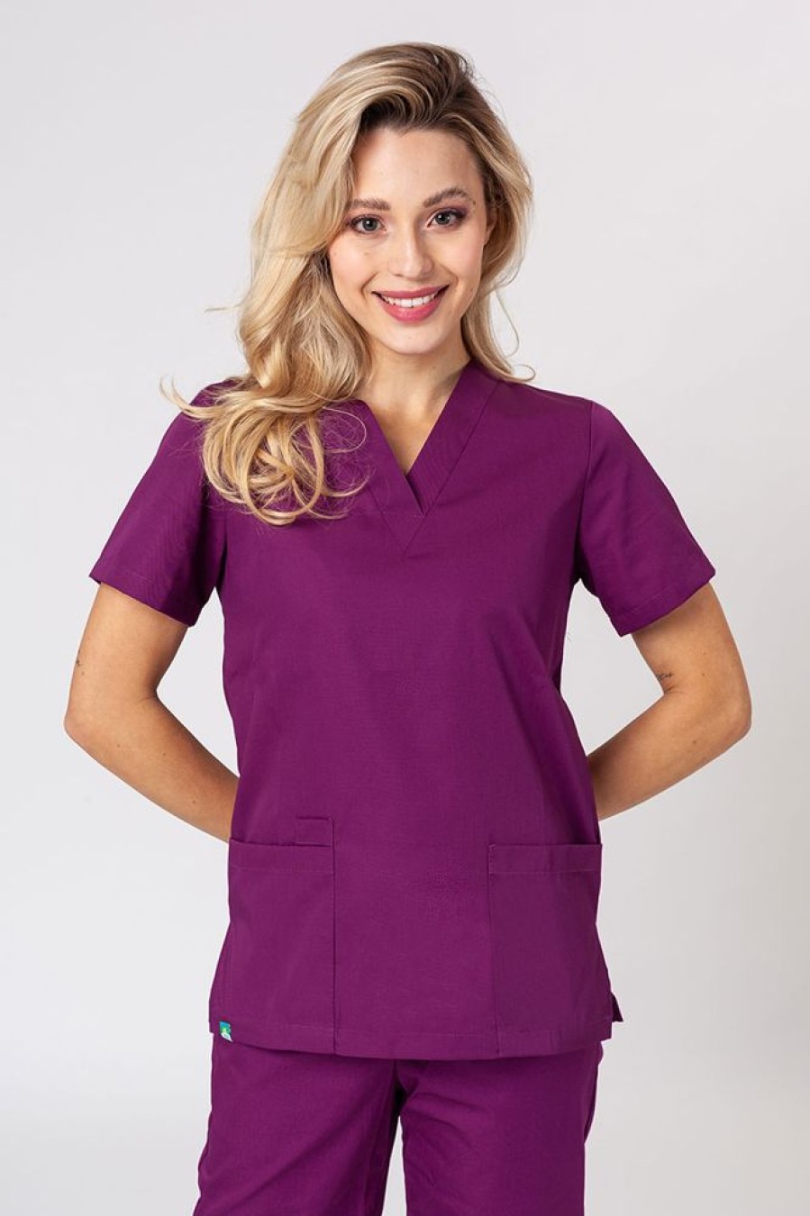 Ona Sunrise Uniforms | Komplet Medyczny Damski Sunrise Uniforms Basic Classic (Bluza Light, Spodnie Regular) Oberzynowy