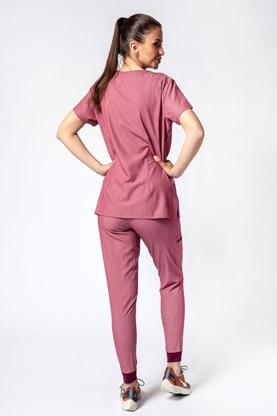 Ona Adar Medical Uniforms | Komplet Medyczny Adar Uniforms Ultimate Wrzosowy (Z Bluza Sweetheart - Elastic)