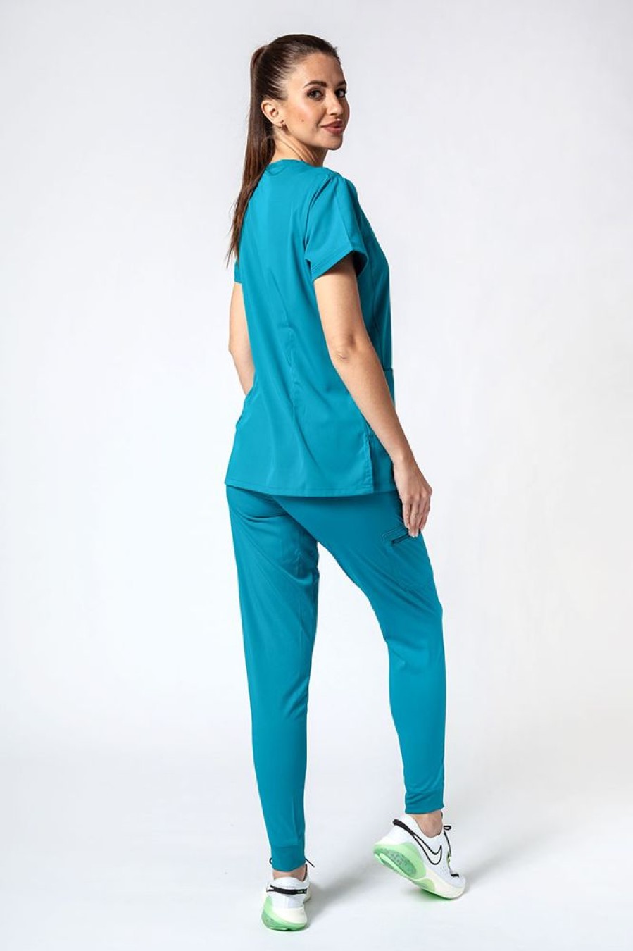 Ona Adar Medical Uniforms | Komplet Medyczny Adar Uniforms Ultimate Morski Blekit (Z Bluza Sweetheart - Elastic)