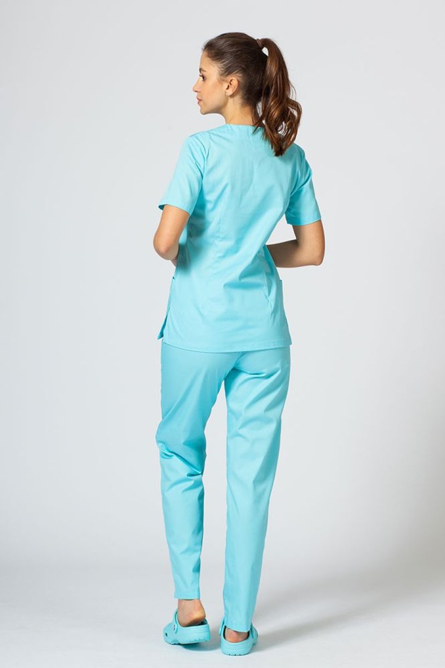 Ona Sunrise Uniforms | Komplet Medyczny Damski Sunrise Uniforms Basic Classic (Bluza Light, Spodnie Regular) Aqua