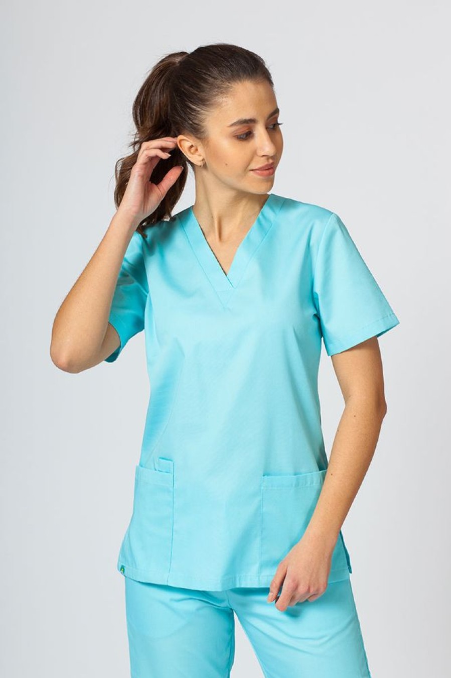 Ona Sunrise Uniforms | Komplet Medyczny Damski Sunrise Uniforms Basic Classic (Bluza Light, Spodnie Regular) Aqua