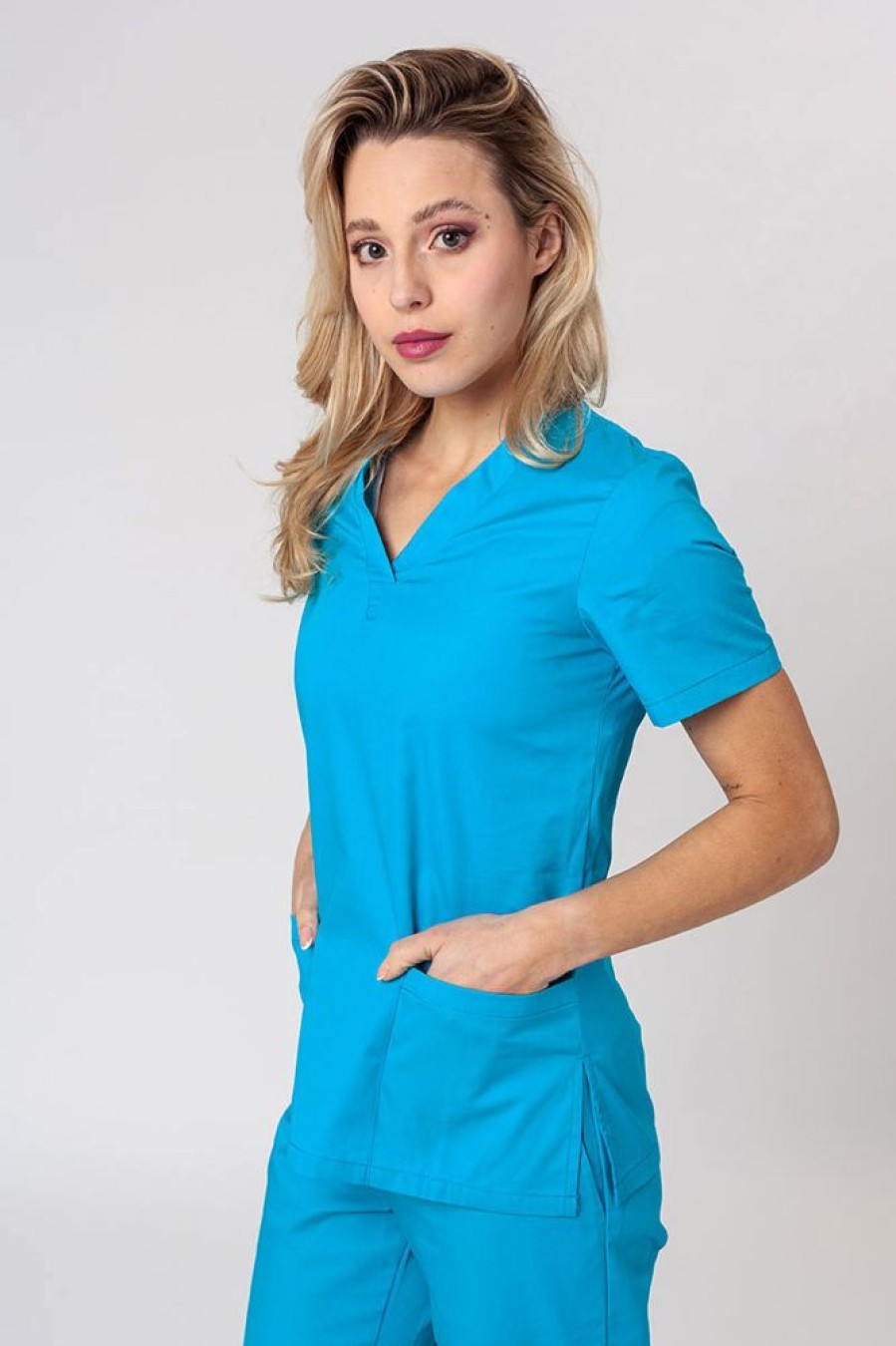 Ona Sunrise Uniforms | Komplet Medyczny Damski Sunrise Uniforms Basic Classic (Bluza Light, Spodnie Regular) Turkusowy